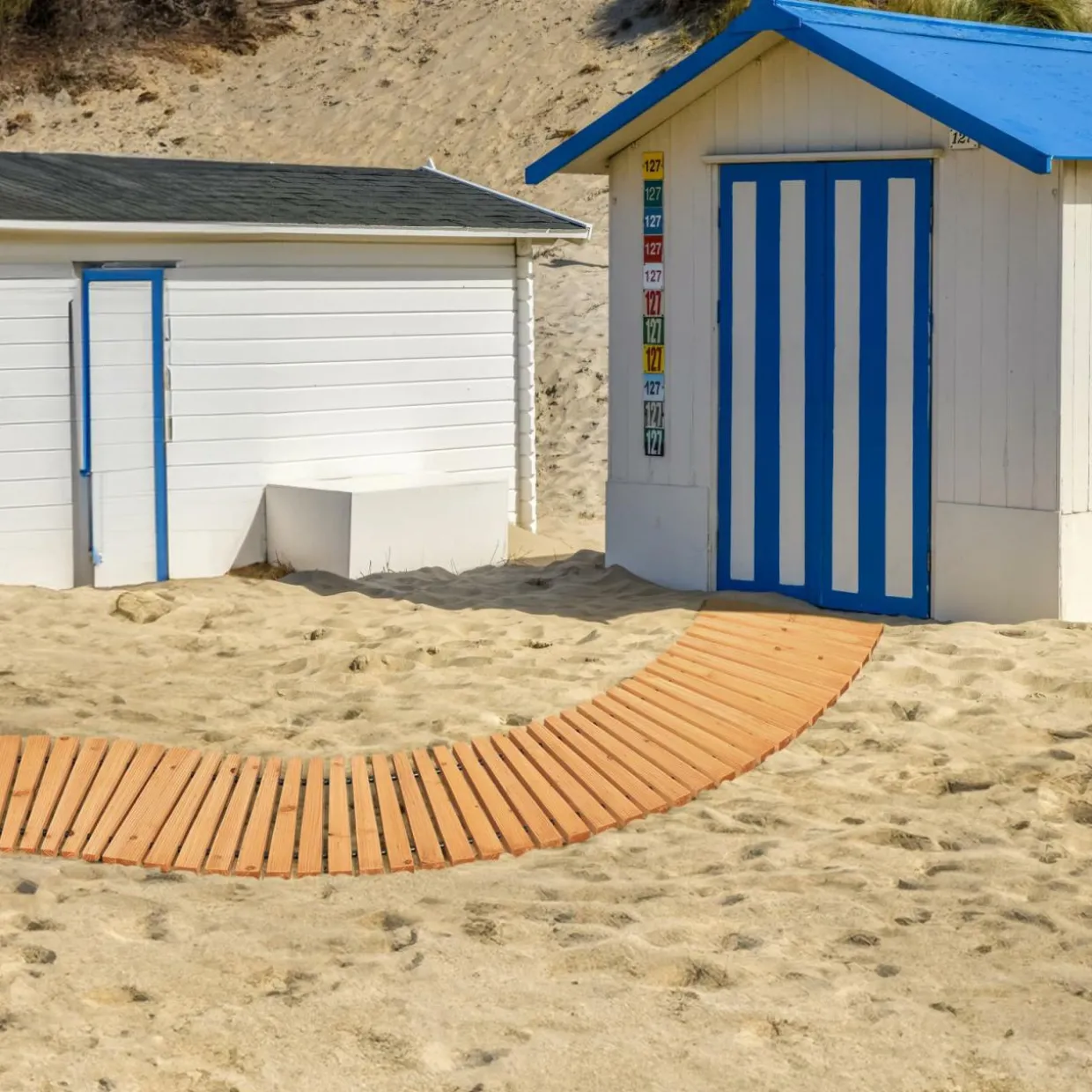 Tangkula Roll-Out Garden Pathway, 7 FT Wooden Garden Pathway w/Non-Slip Surface, Metal Wires with Plastic Sheath